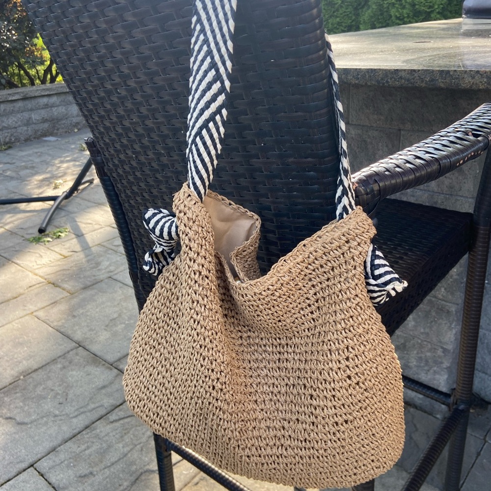 NWOT-Tan and Black Textured Shoulder Bag with Relaxed Style